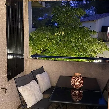 St Raphael Piscine Wifi, Commerces Et A Pieds * Saint-Raphaël