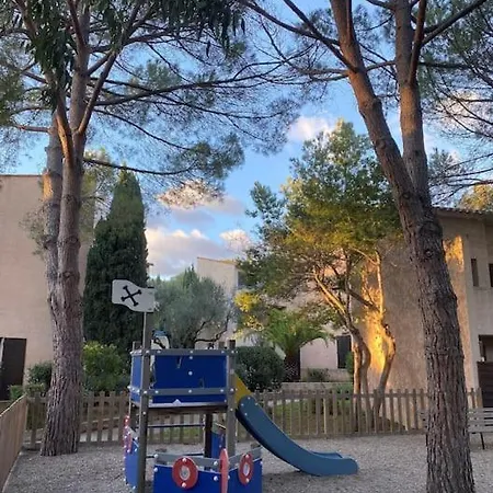St Raphael Piscine Wifi, Commerces Et A Pieds * Saint-Raphael (Var)