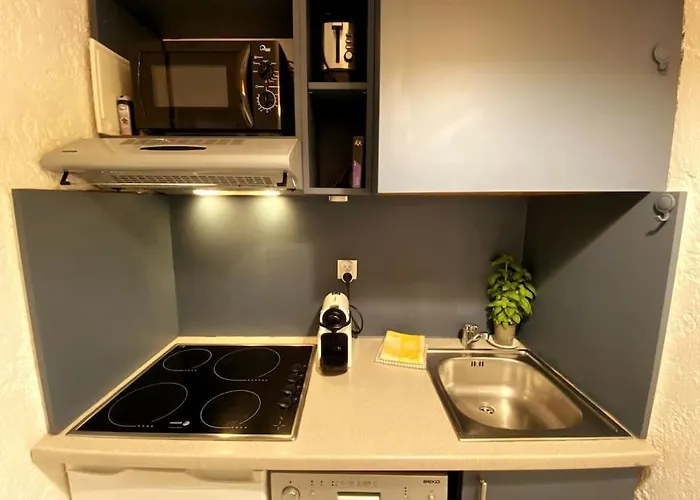 St Raphael Piscine Wifi, Commerces Et A Pieds