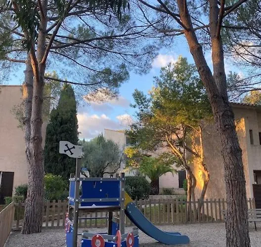 St Raphael Piscine Wifi, Commerces Et A Pieds * Saint-Raphael (Var)