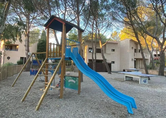 St Raphael Piscine Wifi, Commerces Et A Pieds * Saint-Raphael (Var)